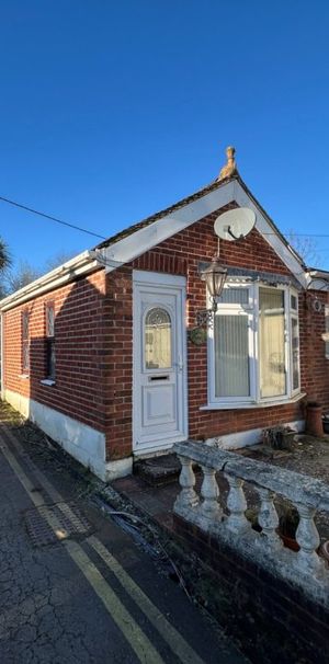 1 Bedroom Bungalow - Hillview Manor Park, Fair Oak - Photo 1