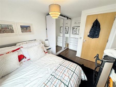 2 bedroom flat to rent - Photo 4
