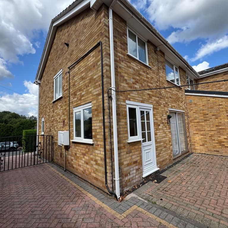 3 bedroom semi-detached house to rent - Photo 1