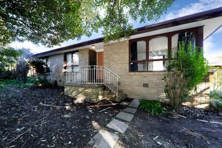 17 Taylors Road, Croydon - Photo 2