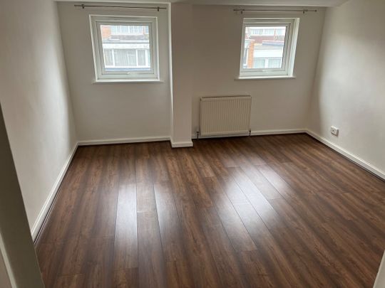 4 Bed Terraced House, Bracknell Close, N22 - Photo 1