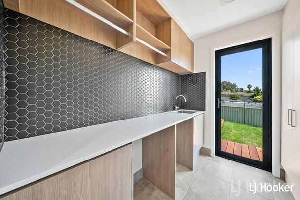 Beautifully Renovated 5 Bedroom House - Photo 1