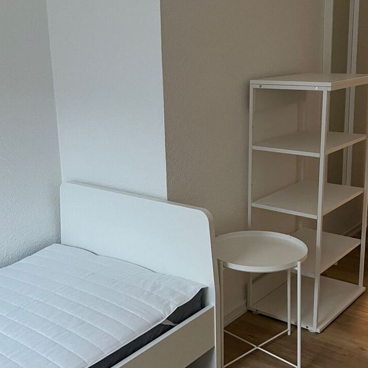 Möbliertes Zimmer mit eigenem Duschbad in WG Wohnung - Photo 1