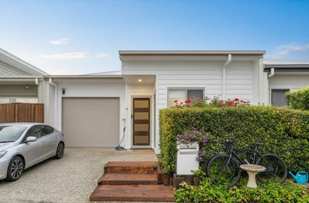 Chic Two-Bedroom Retreat in a Peaceful Location - Photo 2