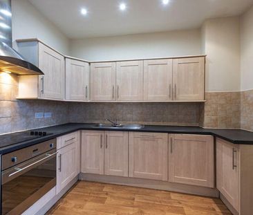 2 bedroom flat to rent - Photo 2
