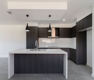 Modern 4 Bedroom Home - Photo 3