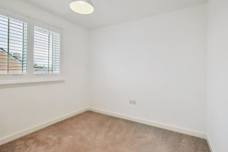 4 bedroom detached house to rent - Photo 2