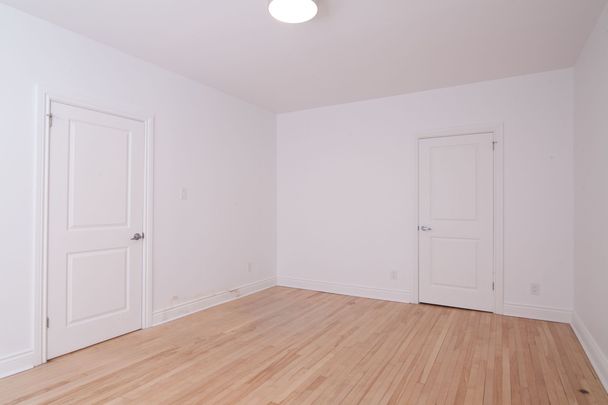 3720 Chemin Queen Mary - Photo 1