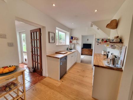 3 bedroom semi-detached house to rent - Photo 3