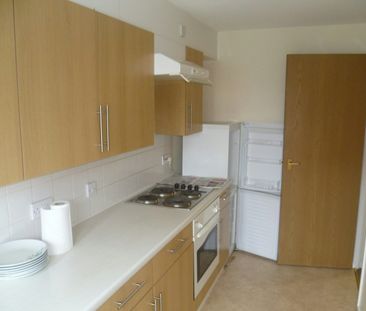 Ground floor maisonette to rent on - Photo 6