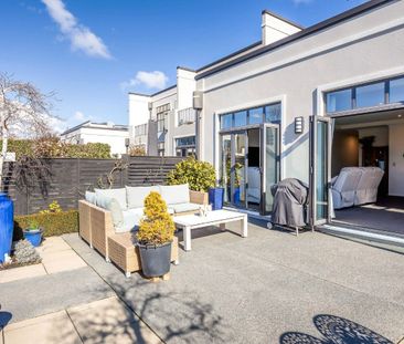 Sleek and Contemporary Home - Photo 6