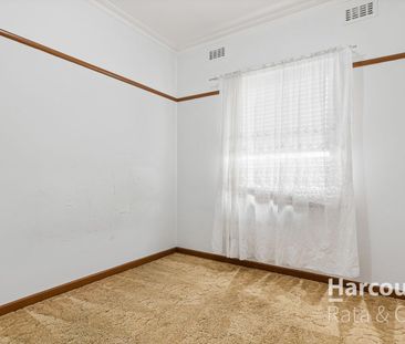 Comfortable Family Home in a Convenient Thomastown Location - Photo 3