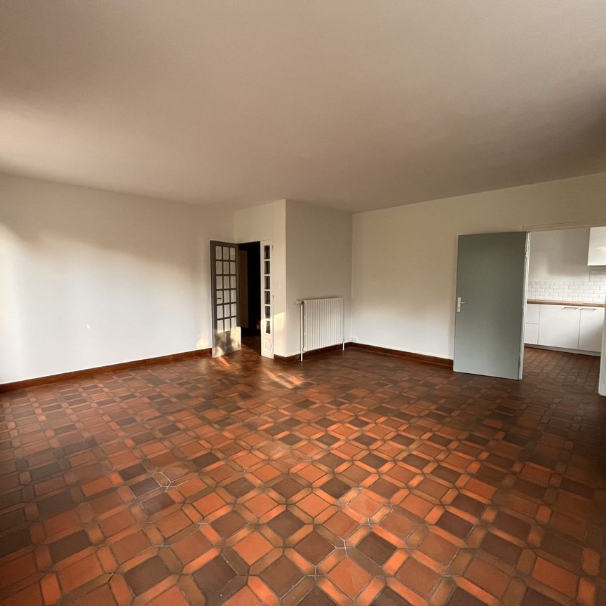 Location Maison 5 pièces 130m² LA TOUR DE SALVAGNY 69890 - Photo 1