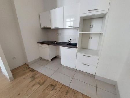 location Appartement T2 DE 49.9m² À LYON - Photo 4