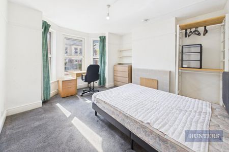 4 bedroom House To Let - Photo 4