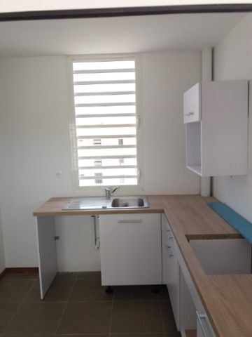 Location Appartement 69.2m² 3 pièces Fort de france - Photo 3