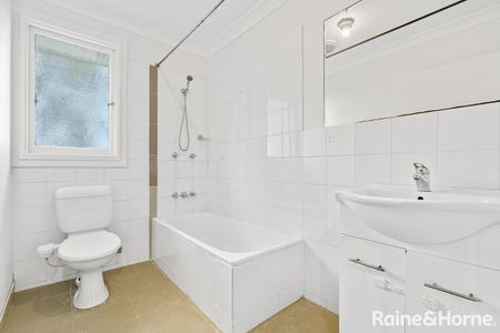 Freshly Painted Family Home - Photo 5