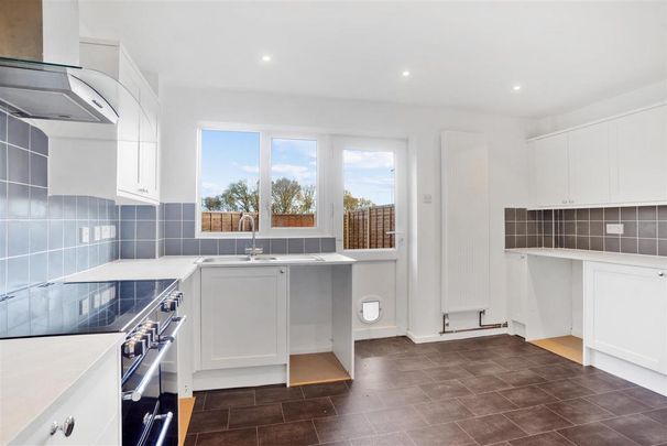 4 bedroom terraced house to rent - Photo 1