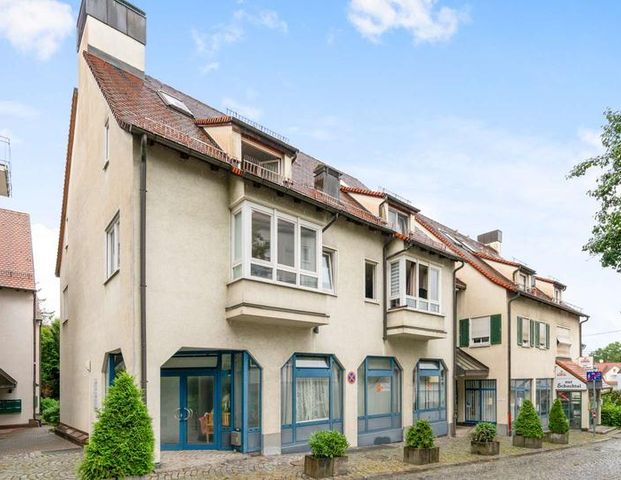 Einziehen & durchstarten: möblierte 1-Zimmer-DG-Wohnung in Top-Lage - Foto 1