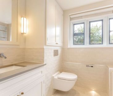 A modern two bedroom apartment - Photo 6