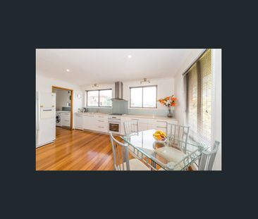 Modern Three Bedroom Home - Photo 6