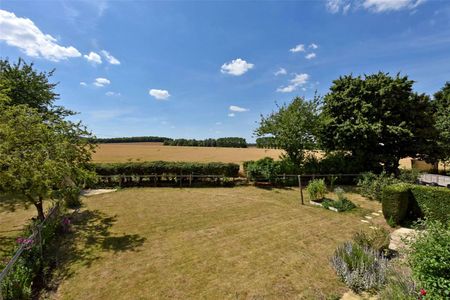 A lovely family home with superb countryside views - Photo 4