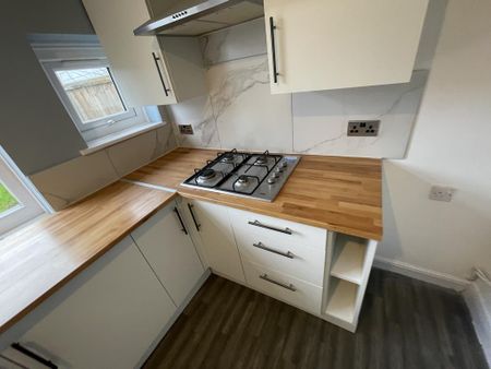 2 bedroom semi-detached house to rent - Photo 2