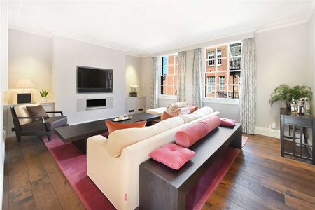 Beautifully refurbished 3 bedroom, 2 bathroom period apartment with parking. Exquisite design, high quality materials, lavishly furnished and enviably located near Westminster Cathedral. - Photo 3