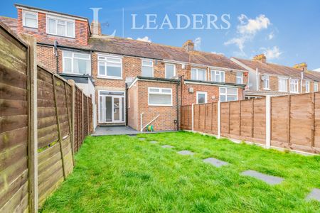 3 bedroom house to rent Hastings Avenue, Gosport, PO12 - Photo 2