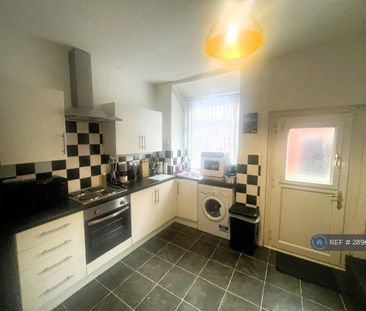 2 bedroom terraced house to rent - Photo 2