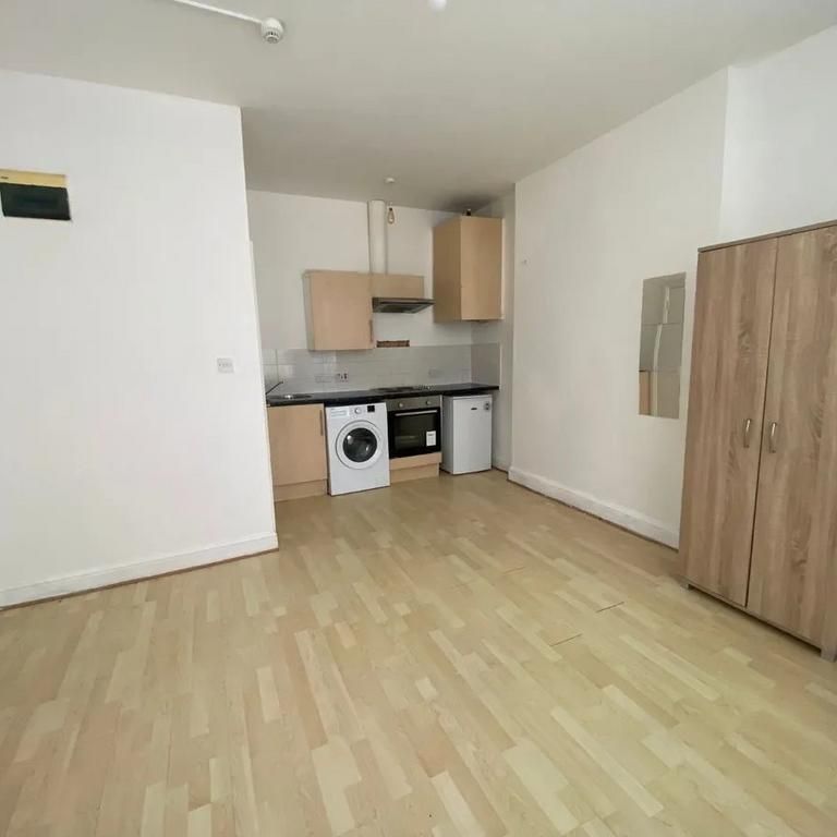 Studio to rent - Photo 1