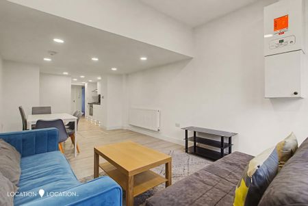 2 bedroom flat to rent - Photo 2