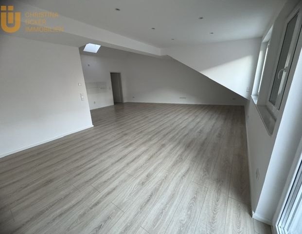 Helle und moderne 3 Zimmer DG-Wohnung mit sonnigem Flair und Balkon in Rödermark Ober-Roden - Foto 1