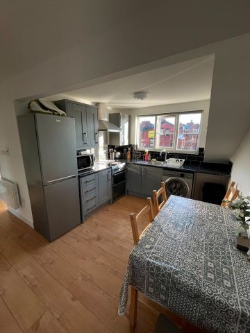 1 Bed Flat, Roundhay Road, LS8 - Photo 3