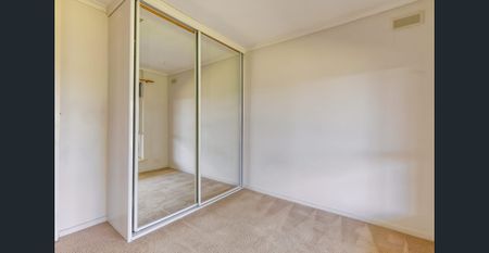 Spacious 3-Bedroom Home with Large Backyard! - Photo 4