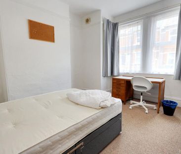4 bedroom terraced house to rent - Photo 1