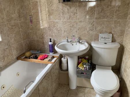 3 bedroom semi-detached house to rent - Photo 3