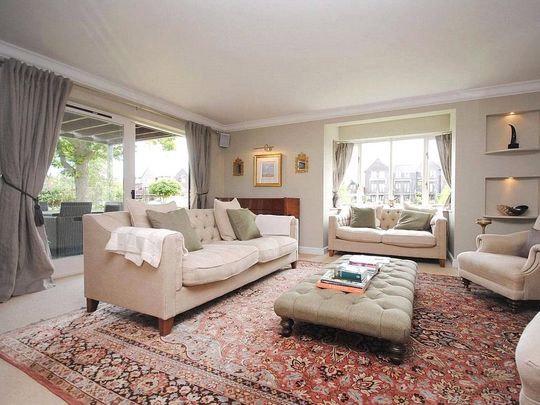 4 bedroom detached house to rent - Photo 1