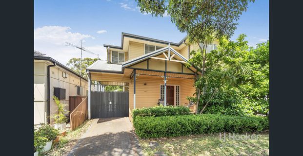 beautiful 4-bedroom home - Photo 1