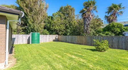 3 Bedroom, 2 Bathroom with Double garage - Photo 5