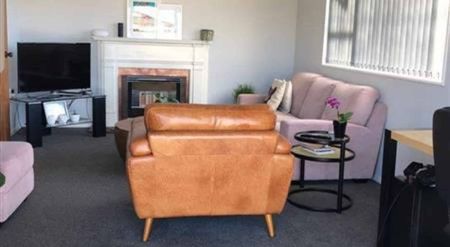 IMMACUATELY PRESENTED 2 BDRM MODERN TOWNHOUSE - Photo 2