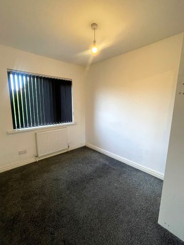 Easterly Crescent, Oakwood, LS8 2SG - Photo 2