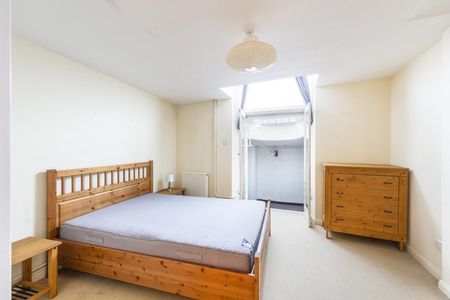 3 Bed House - Photo 2