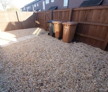 1 bedroom in a house share to rent - Photo 2