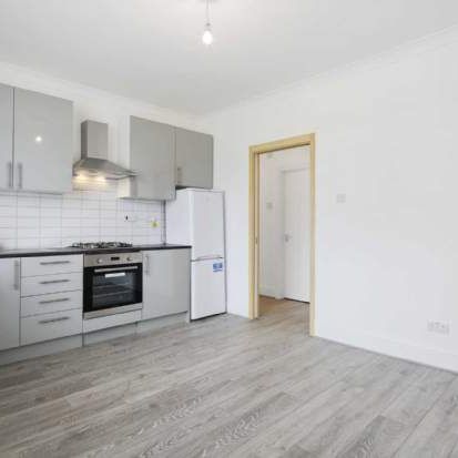 1 bedroom property to rent in London - Photo 1