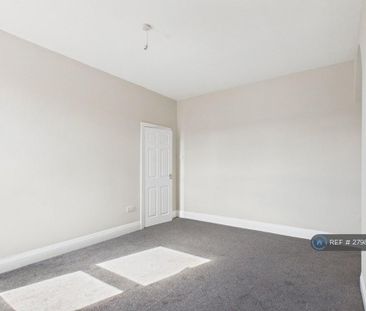 3 bedroom flat to rent - Photo 2