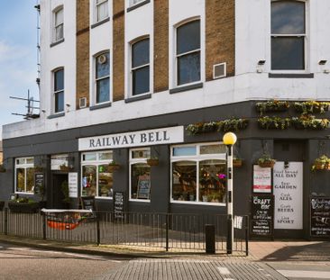 Grove End , E18 2LE - Photo 3