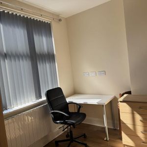 1 bedroom block of apartments to rent - Photo 2