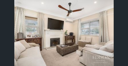 Hidden Paradise - Elegant Family Home! - Photo 2