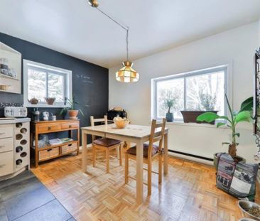 Appartement à louer très grand 4 1/2 Saint-Sauveur - Photo 1